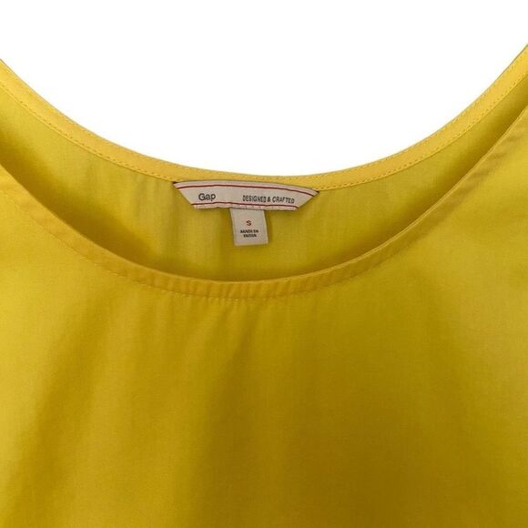 Gap Small Bright Yellow Lightweight Tank Top Eyelet Cutout Detail - Picture 2 of 7